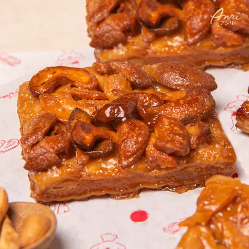 พายเม็ดมะม่วงหิมพานต์ — Cashew Nut Pie